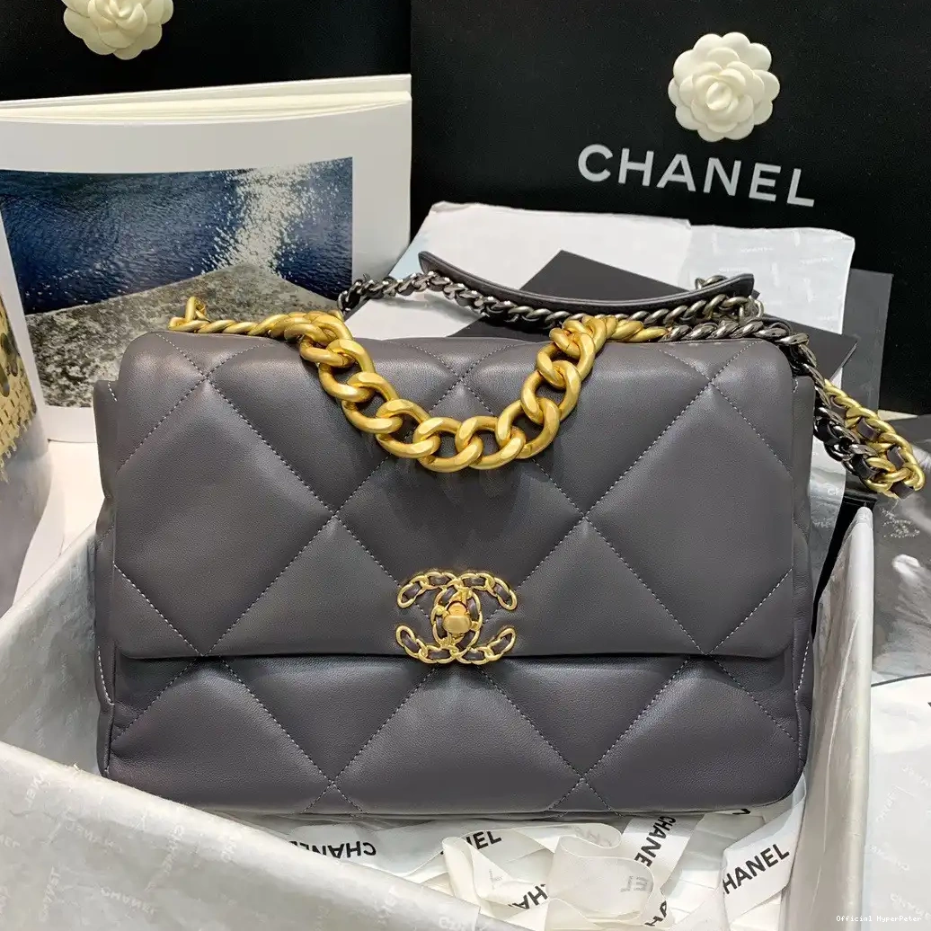 19 CHANEL FLAP BAG 0501